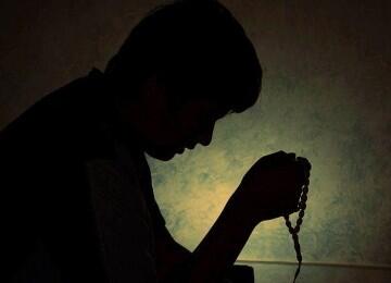 MEMBENTENGI DIRI DENGAN DZIKIR-DZIKIR