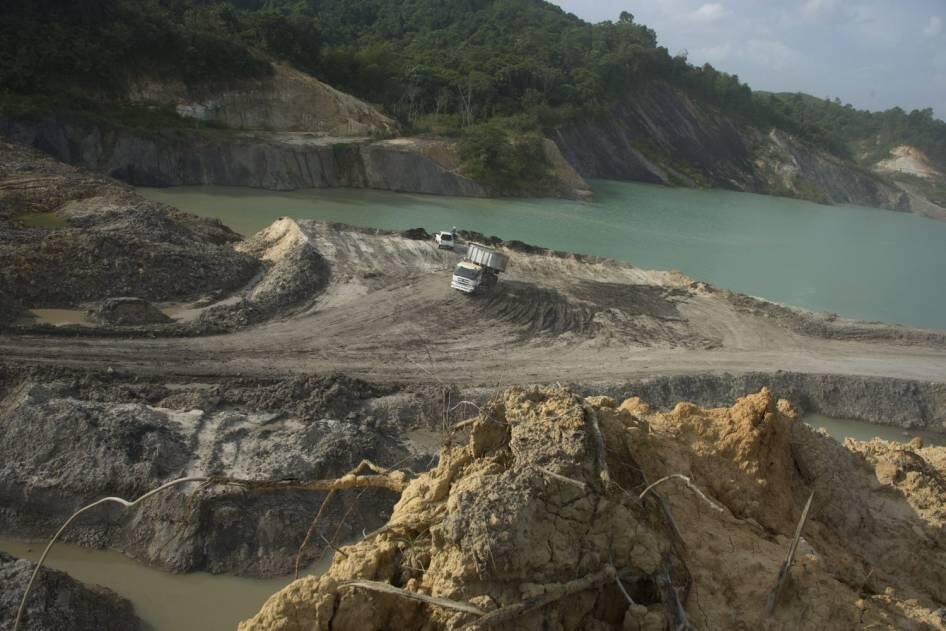 Bumi Kalimantan Hancur Oleh Tambang Batu Bara 