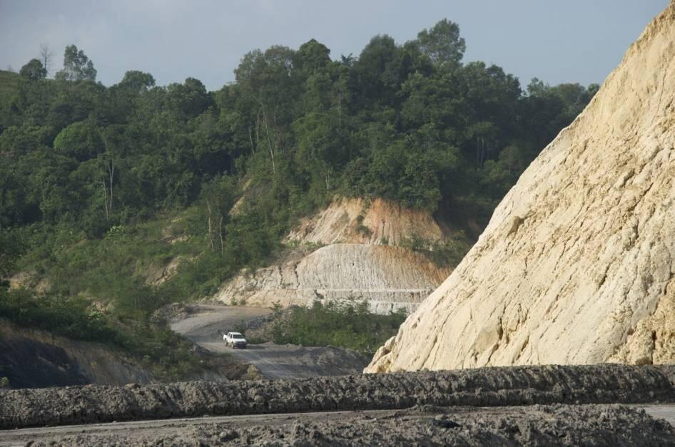 Bumi Kalimantan Hancur Oleh Tambang Batu Bara 