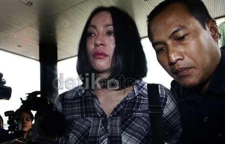 Angie Nangis Lagi Lalu Pingsan di Mobil Tahanan KPK 