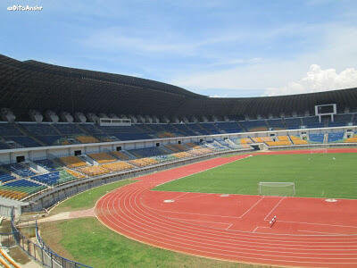 stadion ini akan menjadi stadion pertama di indonesia yang memakai Advertisement LED