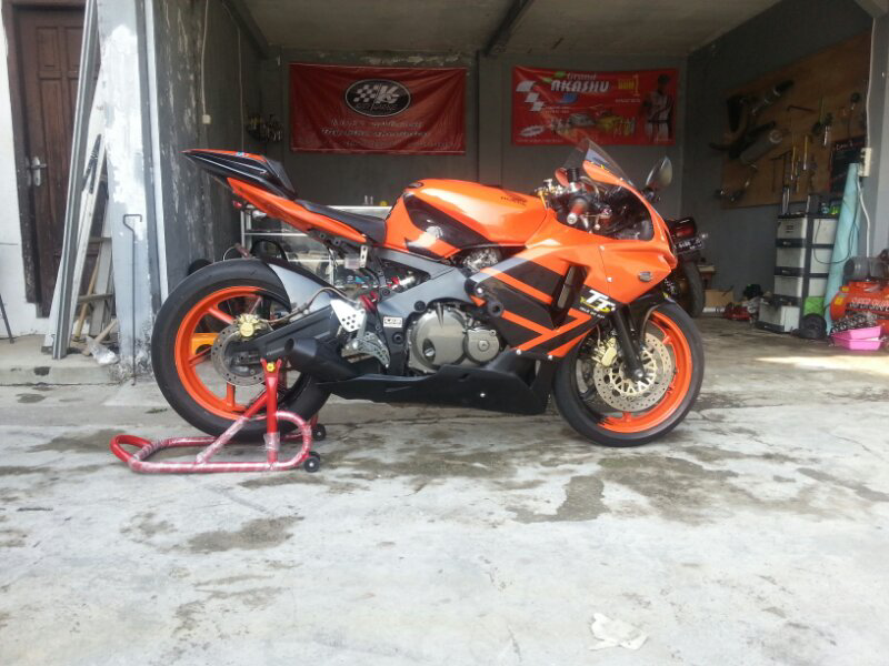 Moge Honda CBR400RR-R NC29 Castec Gullarm Baby Blade Full Option