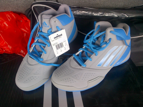 WTS: Sepatu Basket Adidas Ori Baru 100% (siapa cepat dia dapat!)