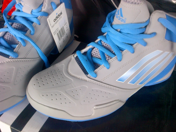 WTS: Sepatu Basket Adidas Ori Baru 100% (siapa cepat dia dapat!)