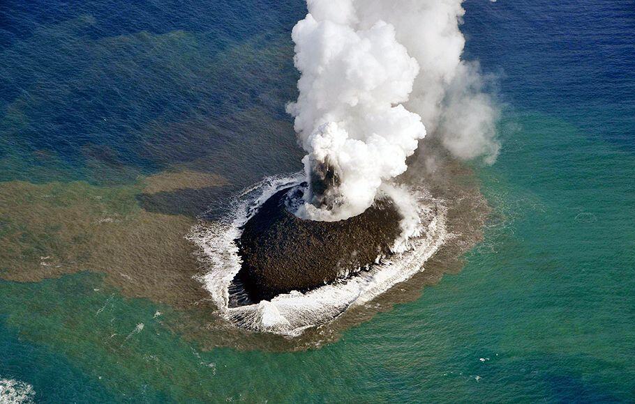 Letusan Gunung Berapi Lahirkan Pulau Baru