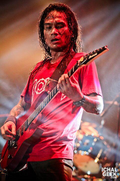 Gitaris Indonesia dengan aksi panggung terbaik, masup gan
