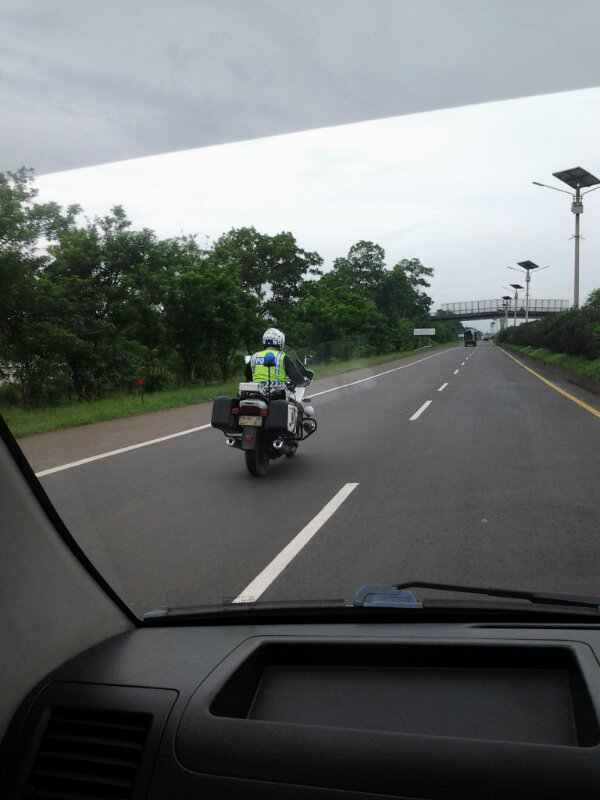 ( LAGI ) KELAKUAN POLISI TERTANGKAP KAMERA