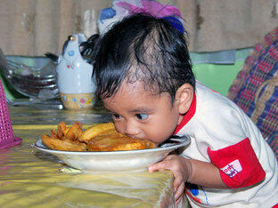 8 Makanan Yang Harus Agan Coba Makan Pake Tangan Kosong