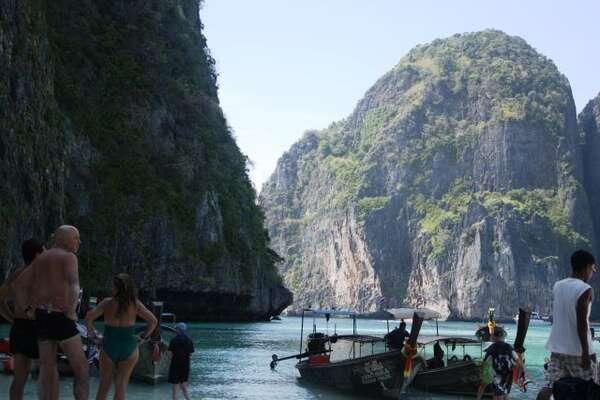 Liburan ala Film Hollywood di 6 Pantai Ini!