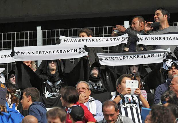 Penampakan 11 Pria Misterius Hebohkan Dunia Sepak Bola 