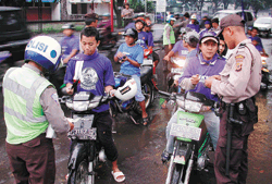 Pro Kontra Tilang Polisi di Indonesia