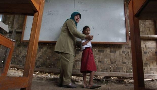 Perjuangan gadis cilik ini akan membuat kita merasa bersalah karena bermalas-malasan