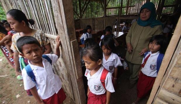 Perjuangan gadis cilik ini akan membuat kita merasa bersalah karena bermalas-malasan