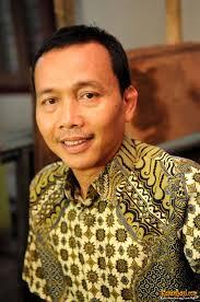 2 orang artis mirip ? :D