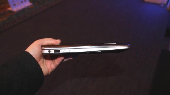 Memperkenalkan ASUS Transformer Trio. Tablet, laptop, PC. Dua OS dalam satu genggaman