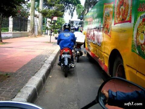Indahnya Berbagi Sesama Pengguna Jalan
