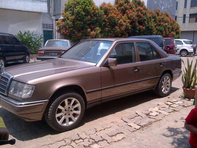 Mobil Mercy tahun 89 type boxer 300e manual murahh!!!!