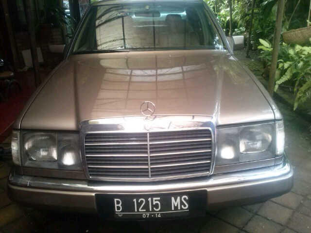 Mobil Mercy tahun 89 type boxer 300e manual murahh!!!!