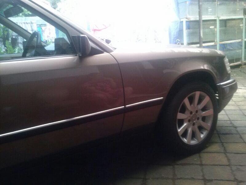 Mobil Mercy tahun 89 type boxer 300e manual murahh!!!!