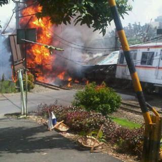 Foto-foto Tragedi Maut KRL Bintaro &#91;Update Terus Gan&#93; 