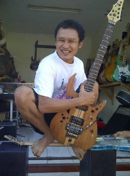 &#91; GITAR KEREN &#93; !! BUATAN SENDIRI , SUMPAH GA NYESEL LIHAT. Gimana menurut agan???? 