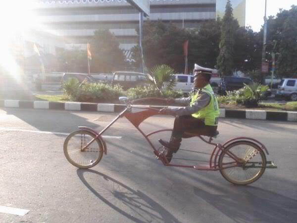 Gambar Kelakuan Polisi Gendeng!