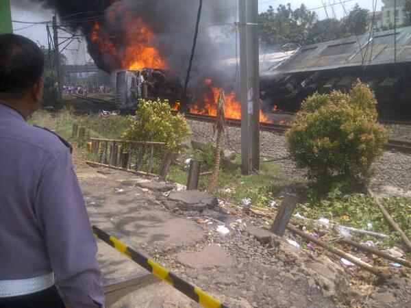 Kereta VS Truck Tangki