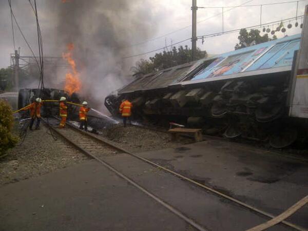 Kereta VS Truck Tangki