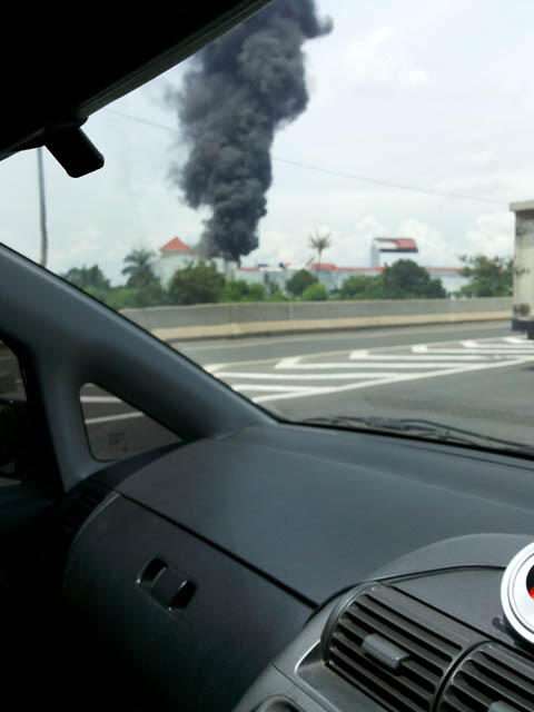 Tabrak Truk Tangki, KRL Serpong-Tanah Abang Terbakar