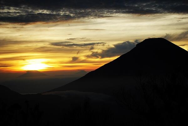 Matahari Terbit di Bukit Sikunir