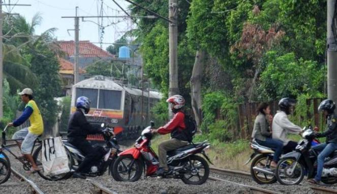 Tertibkan Lintasan KRL Liar, Ahok malah ditentang LSM HAM