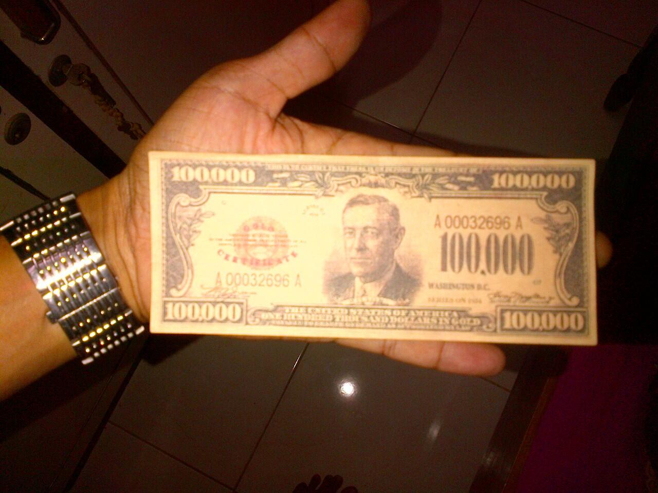 Ada yang tau cara mencairkan uang $ 100.000 ini ?