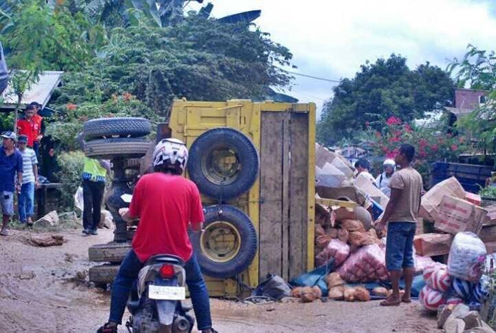 Jalan Trans Kalimantan Barat RUSAK PARAH, Nyaris Tidak Bisa di Lalui