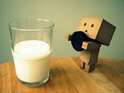 Danbo, boneka kotak yang sering jadi wallpaper smartphone.