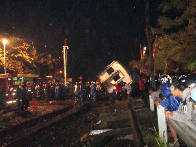 WARUNG ANE LUDES KENA LEDAKAN KERETA API TRAGEDI BINTARO