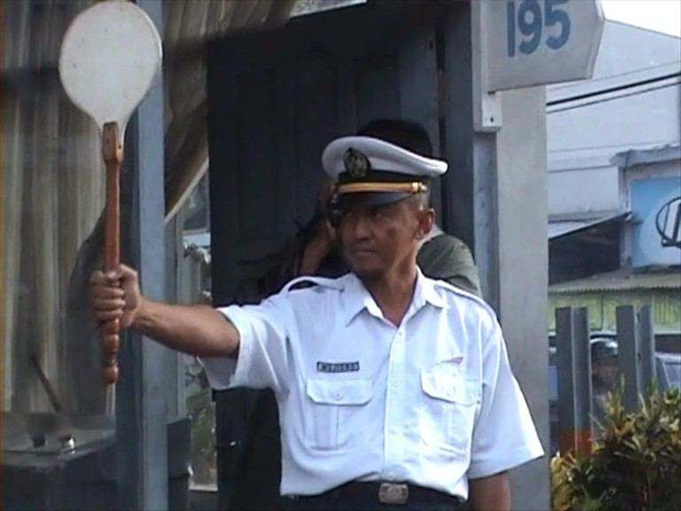 Petugas Pintu Saat Kecelakaan di Bintaro Ternyata
Bukan Penjaga Asli