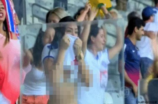 Video : Merayakan Gol, Suporter Cantik Bahia Tak Sadar Pamer Payudara