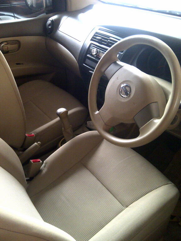 NISSAN GRAND LIVINA SV 1,5 M/T 2010 (NOVEMBER)