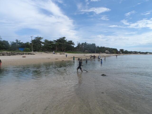 INDAHNYA PANTAI UJUNG GENTENG (SHARE)