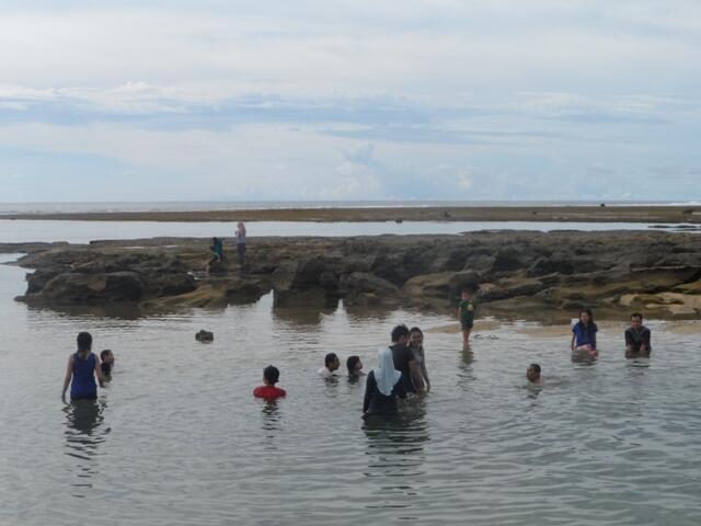 INDAHNYA PANTAI UJUNG GENTENG (SHARE)