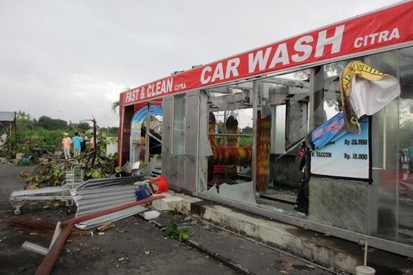 (SHARE) Angin Puting Beliung Landa Bali 11-12-13