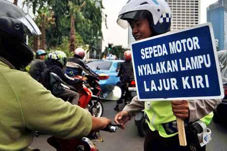 nyalain lampu kendaraan jangan sembarangan