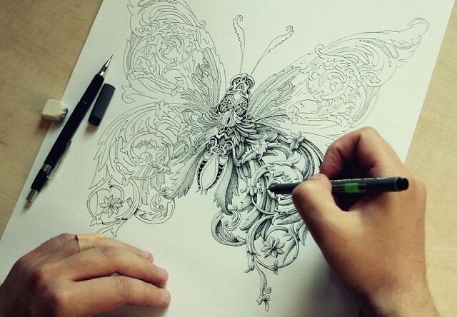Menggambar Hiasan Ilustrasi Yang Sangat Rumit Dengan Pena Dip