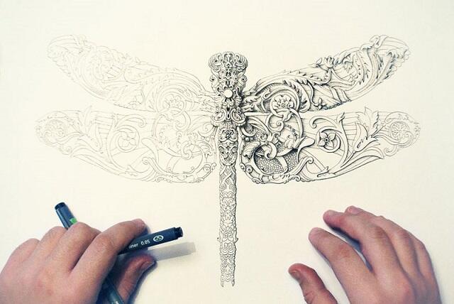 Menggambar Hiasan Ilustrasi Yang Sangat Rumit Dengan Pena Dip