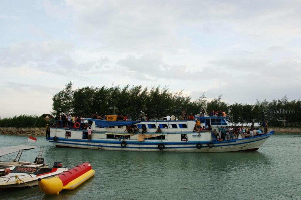 PANTAI PASIR PERAWAN: Sensasi Wisata Pantai Kuta di Jakarta