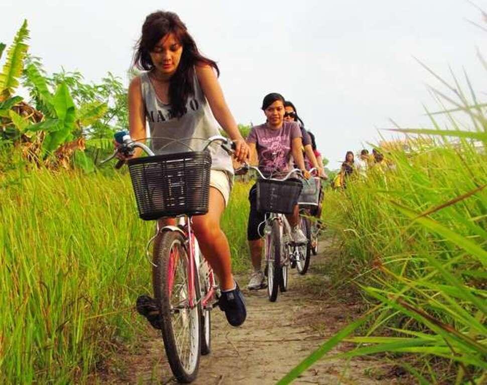 PANTAI PASIR PERAWAN: Sensasi Wisata Pantai Kuta di Jakarta