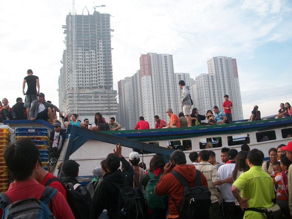 PANTAI PASIR PERAWAN: Sensasi Wisata Pantai Kuta di Jakarta