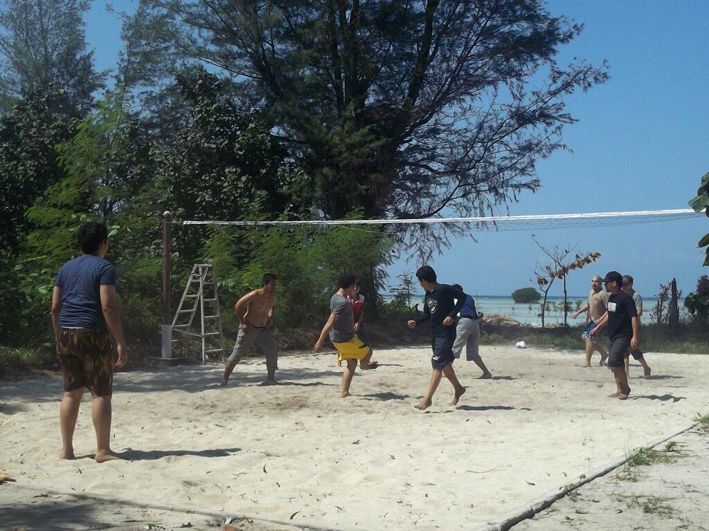 PANTAI PASIR PERAWAN: Sensasi Wisata Pantai Kuta di Jakarta