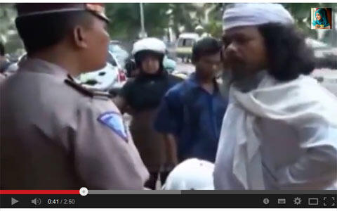 Pria Bersorban yang Memarahi Polisi kini Jadi Tersangka