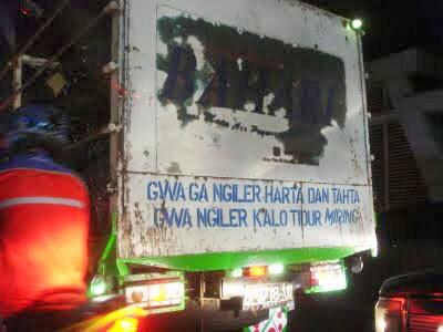 TULISAN TULISAN TRUK YG BIKIN KITA NGAKAK ..